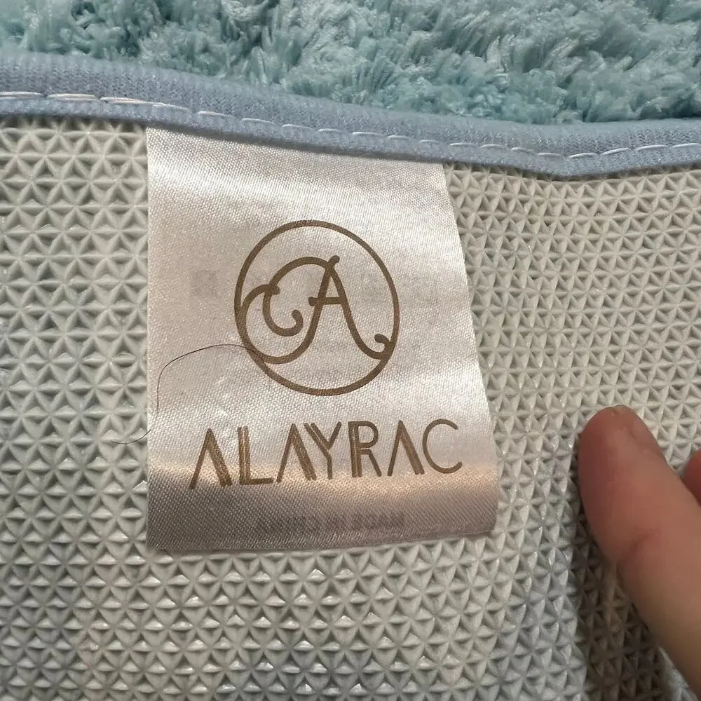 Alayrac baby blue super soft shaggy bathroom mat. 25.5”x18”